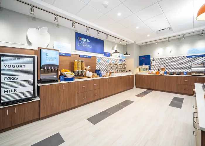 Holiday Inn Express & Suites - Fort Myers Airport By Ihg