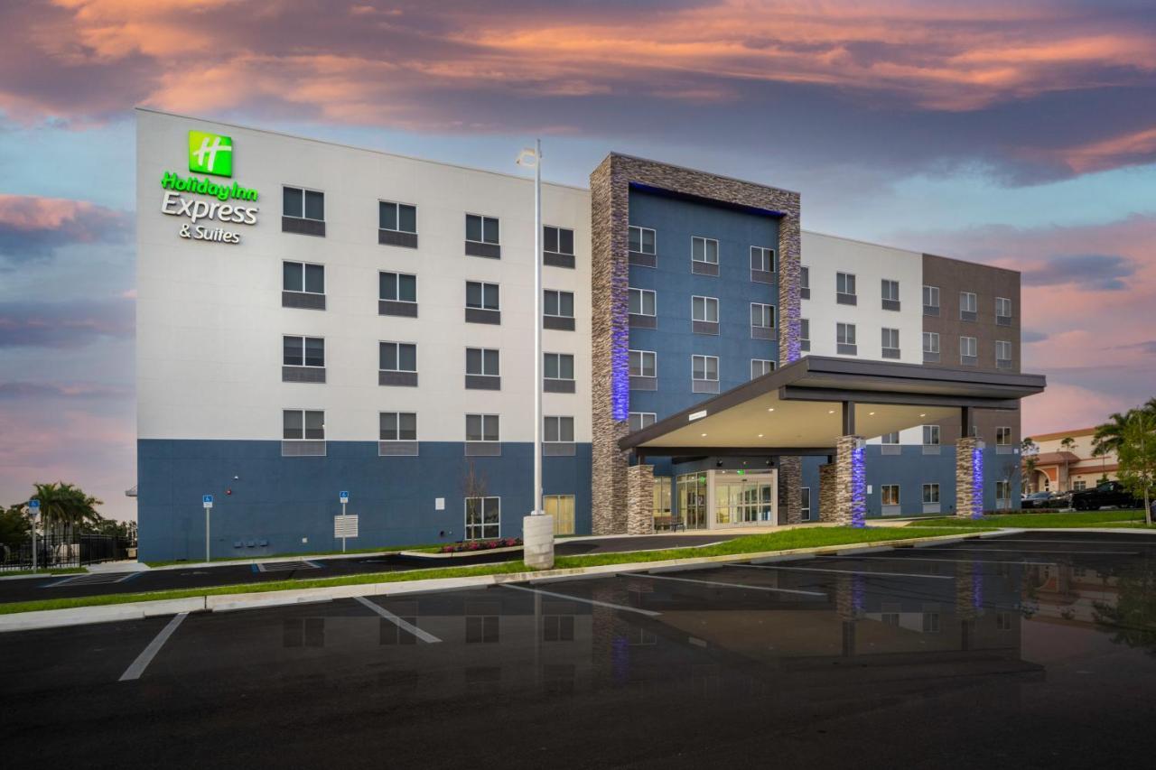 Hotel Holiday Express & - Airport By Ihg 3*