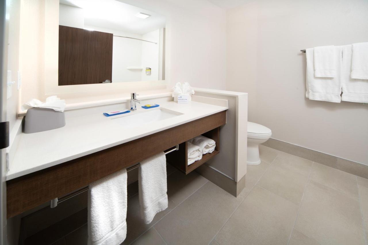 Holiday Express & - Airport By Ihg Fort Myers