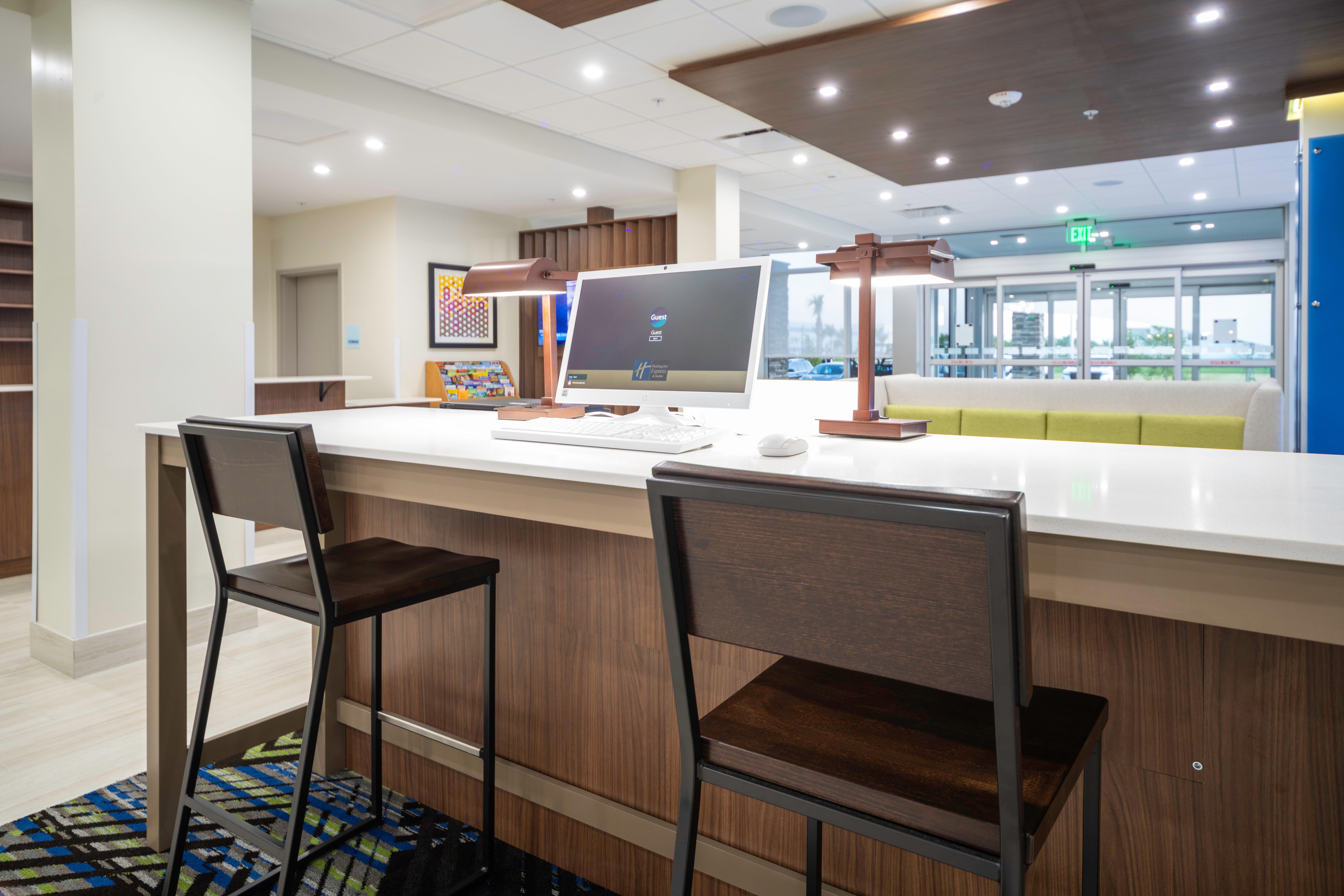 Hotel Holiday Express & - Airport By Ihg 3*